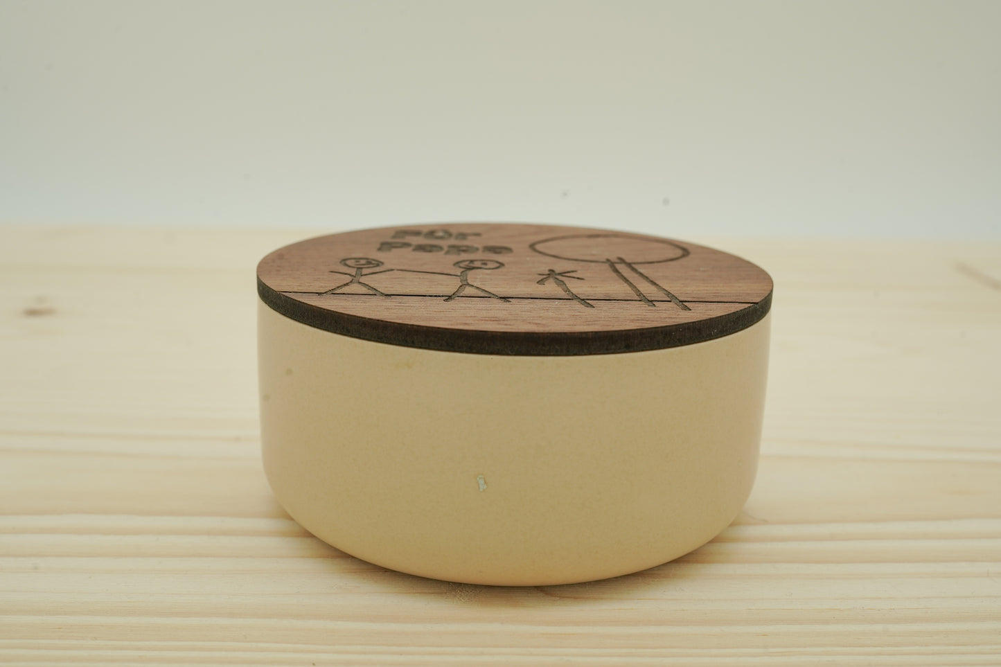 Dose mit personalisierter Gravur – ein Geschenk mit Herz