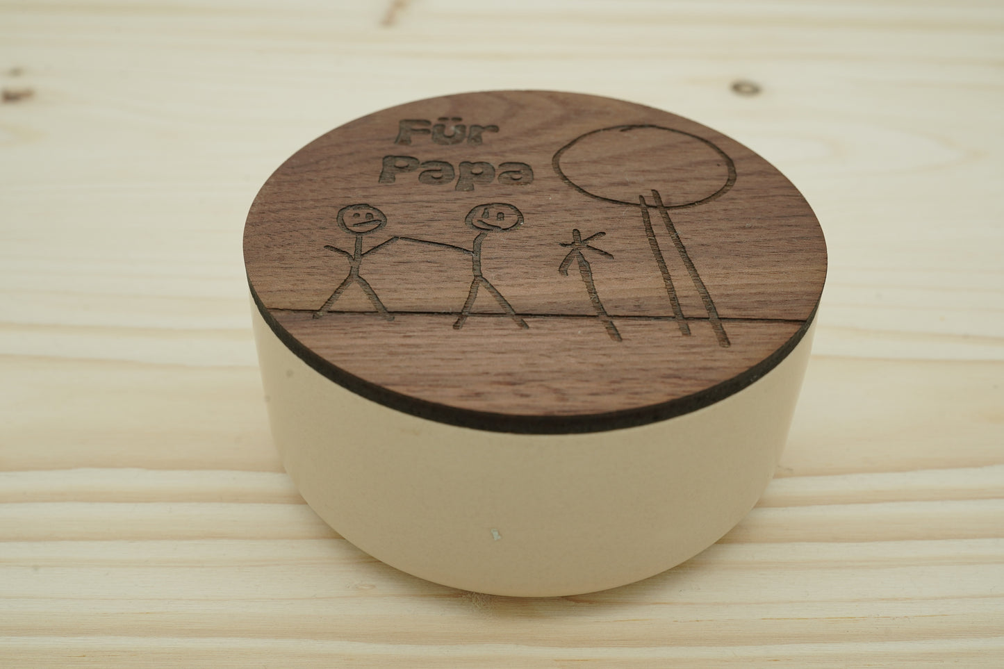 Dose mit personalisierter Gravur – ein Geschenk mit Herz