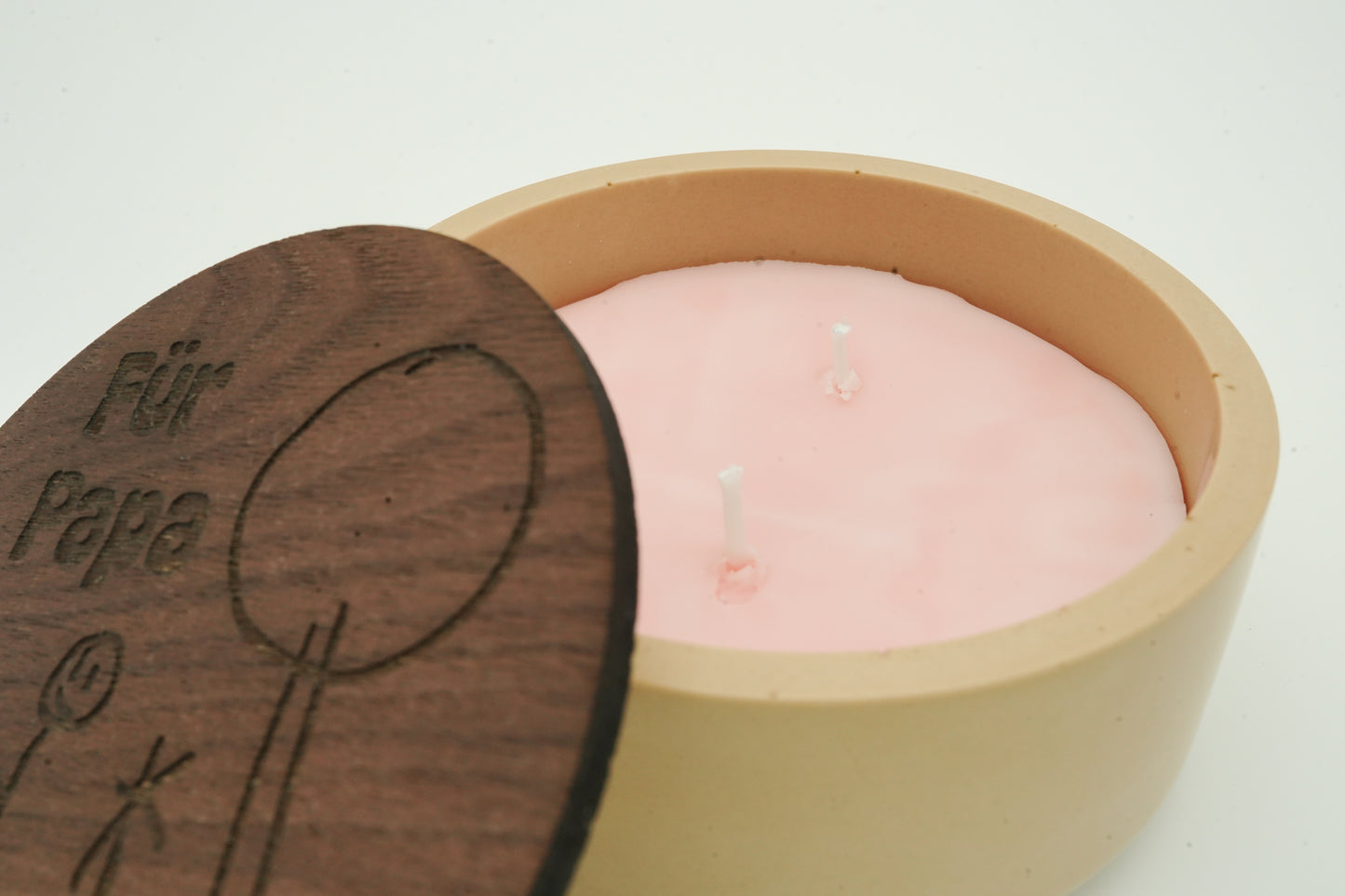 Dose mit personalisierter Gravur – ein Geschenk mit Herz